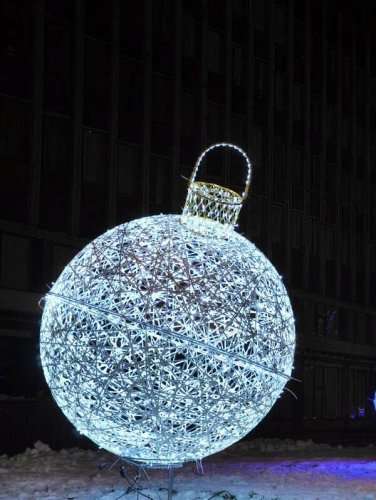 Световая композиция “Елочный шар”