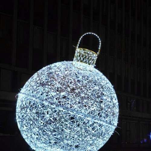Световая композиция “Елочный шар” Световая композиция “Елочный шар”