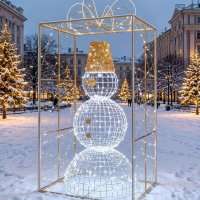 Световая фигура Снеговик в подарке
