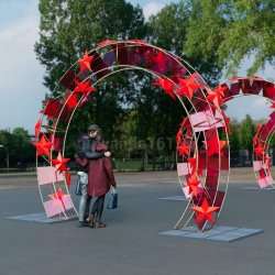 Праздничная арка Красные звезды