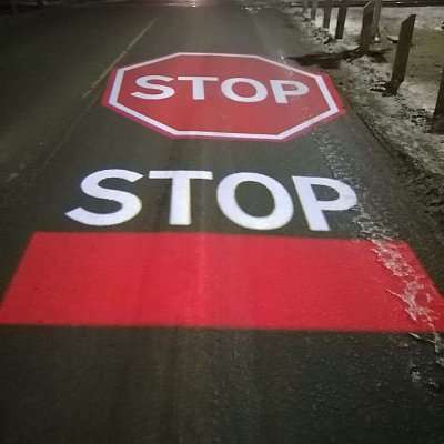 Стоп линия перед железнодорожным переездом